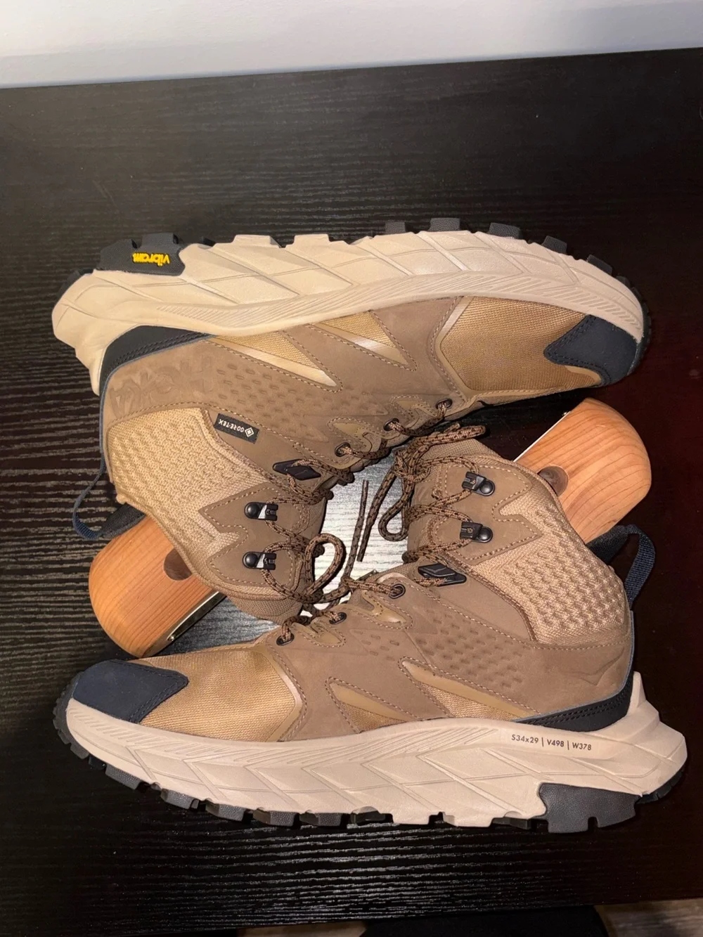HOKA Anacapa Mid GTX Gore-Tex Hiking Boots Women’s 8.5B Otter Vibram